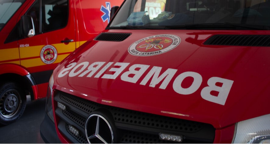 Acidente de trânsito envolve dois carros no centro