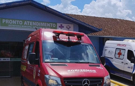 Idoso é socorrido com suspeita de traumatismo craniano após queda de 5 metros