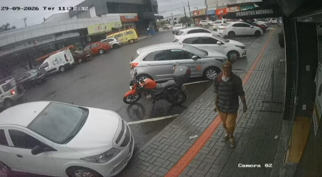 Celular é furtado dentro de loja em plena luz do dia