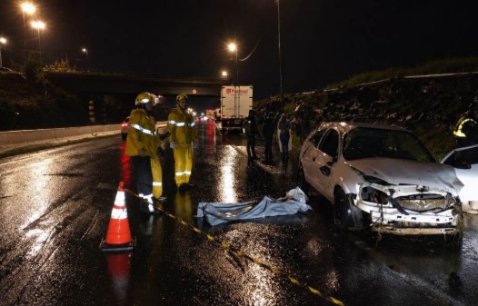 Menino de 7 anos morre em capotamento de automóvel na BR-282