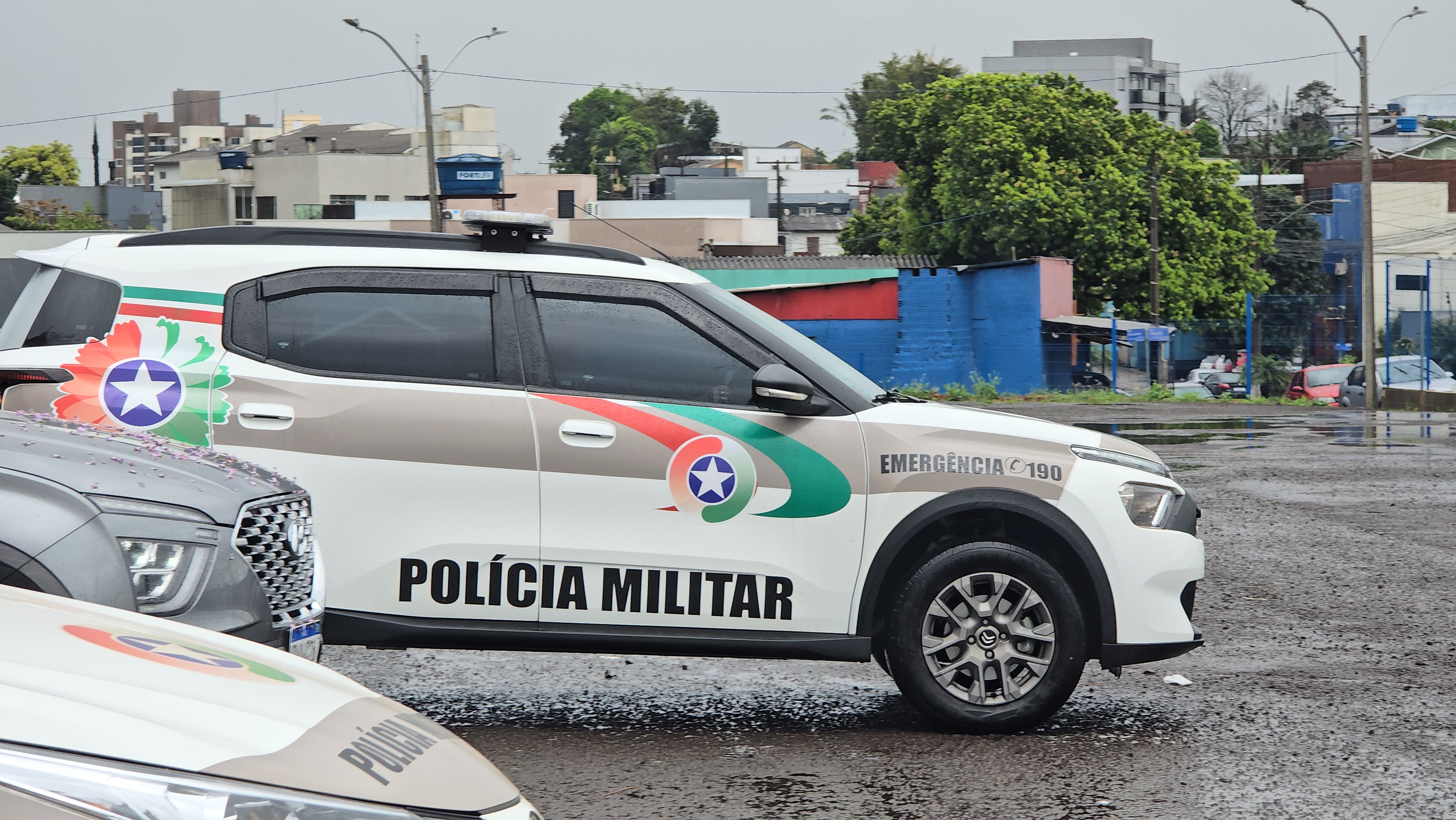 Homem armado com faca invade creche e morre durante intervenção policial