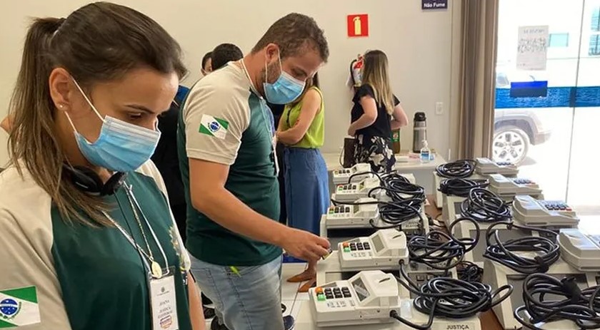 TRE-PR começa neste sábado (17) a preparar urnas para as eleições