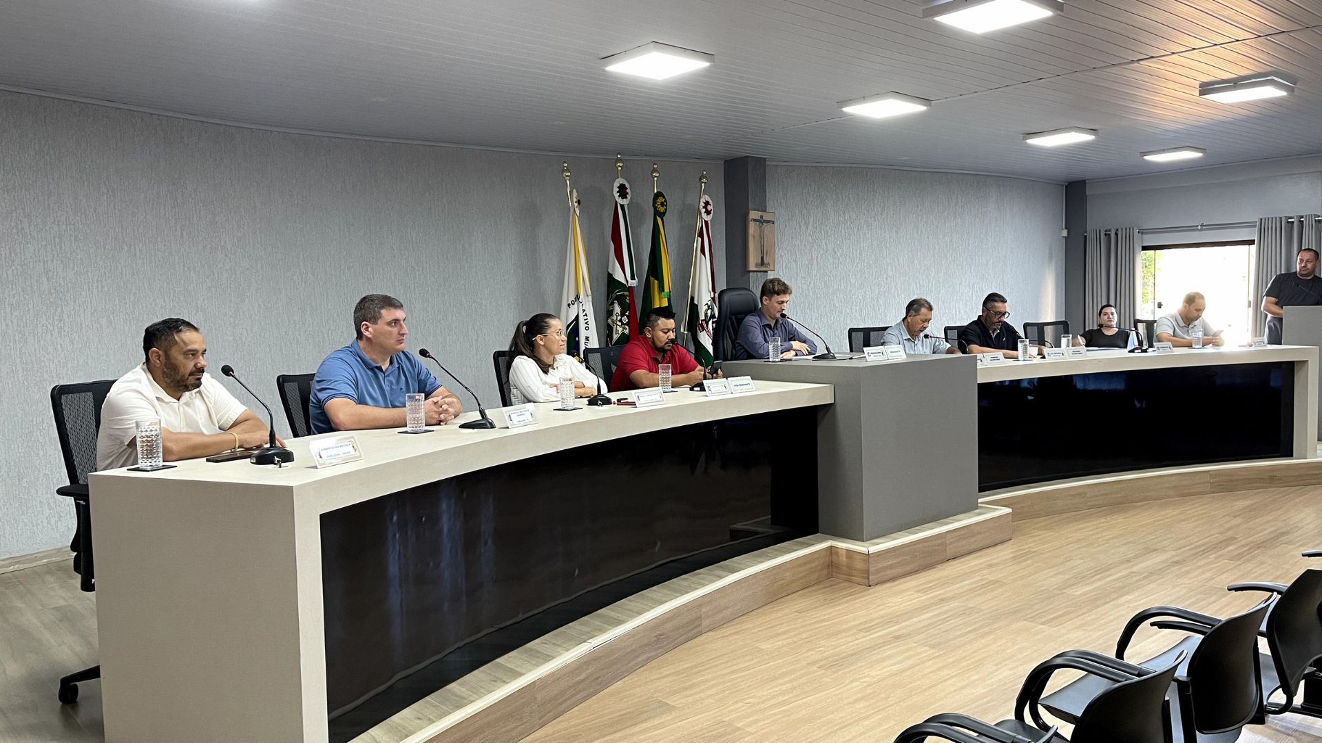 Vereadores aprovam reajustes e mudanças para servidores públicos