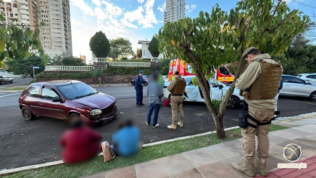 Ocupante de carro fica ferida em colisão no centro