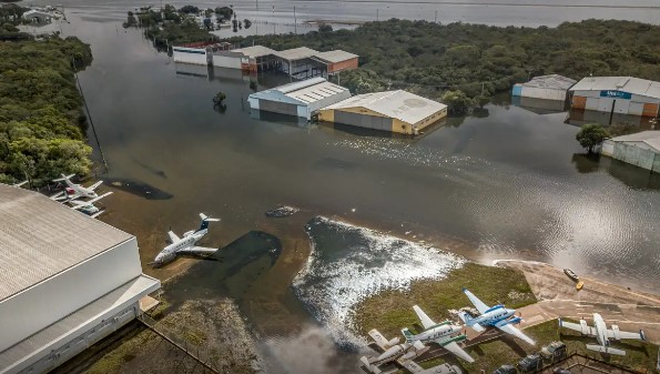 Aeroporto de Porto Alegre volta a receber voos comerciais na segunda