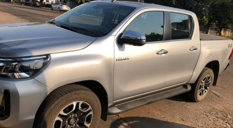 Hilux é furtada durante a madrugada e Polícia Civil investiga o caso