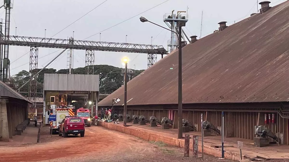 Trabalhador é resgatado após ficar 8 horas soterrado em silo no Paraná