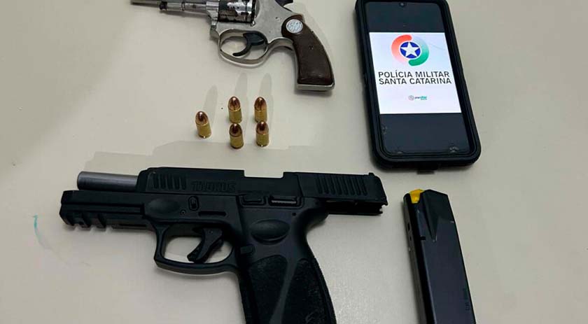 Homem embriagado usa arma de fogo para ameaçar pessoas