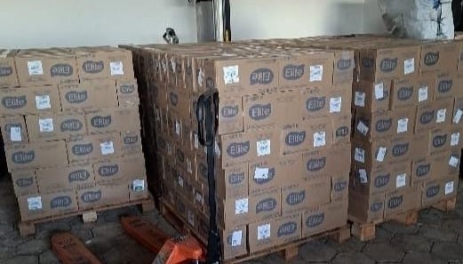 Polícia Militar apreende mais de 800 pares de tênis e 48 mil sabonetes