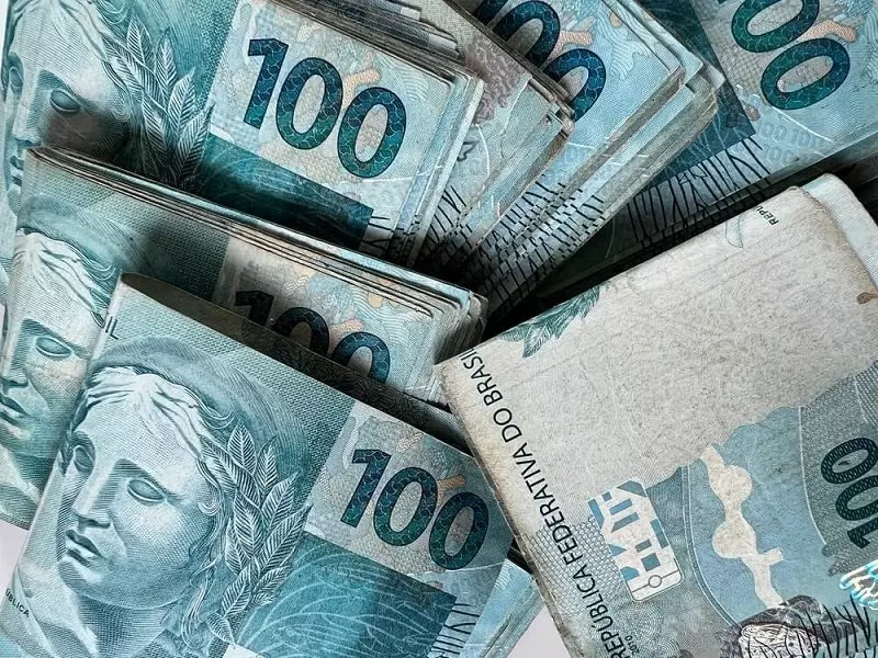 Senador mais rico do Brasil critica projeto que taxa “super-ricos”