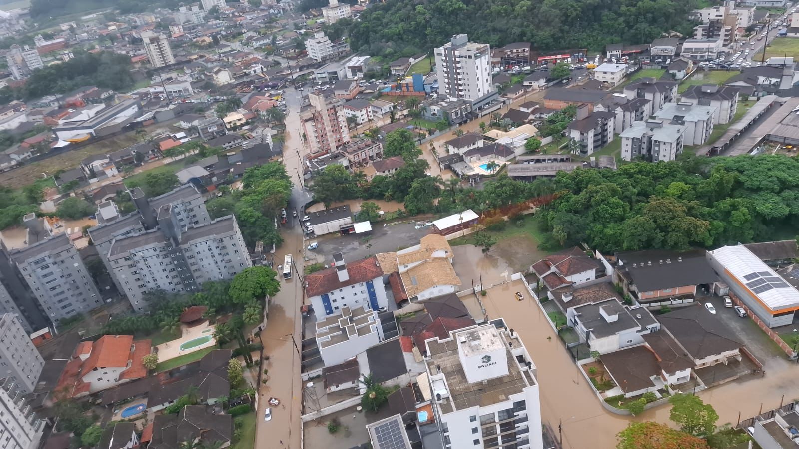 Chega a 25 o total de municípios atingidos pela chuva em SC, com 1,3 mil pessoas afetadas