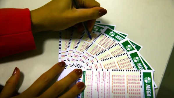 Mega-Sena acumula novamente e prêmio principal vai para R$ 62 milhões