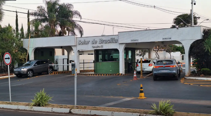 Moraes autoriza Bolsonaro a deixar prisão domiciliar para ir ao dentista