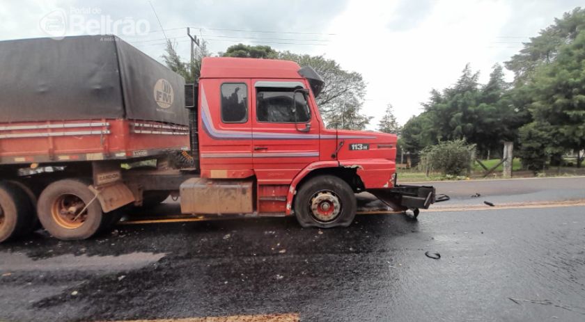 Colisão entre três caminhões deixa uma pessoa ferida