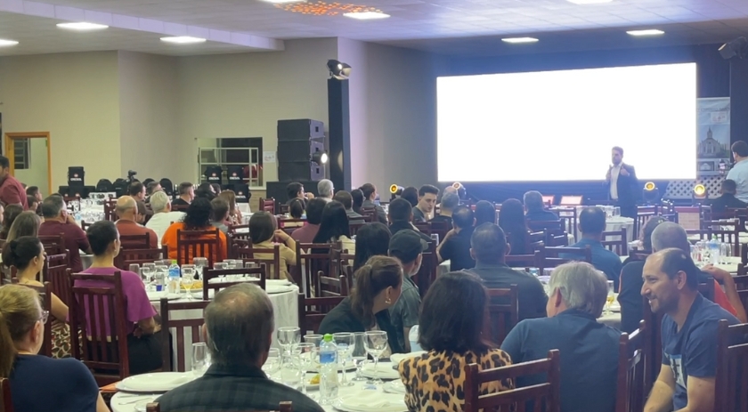 Jantar de negócios é oferecido aos cooperados da Cresol Fronteiras