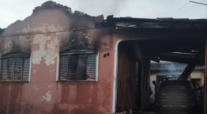 Pai entra em casa que está pegando fogo para tentar salvar filha autista e os dois morrem em Londrina