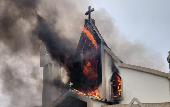 Igreja Matriz pega fogo após o término de missa