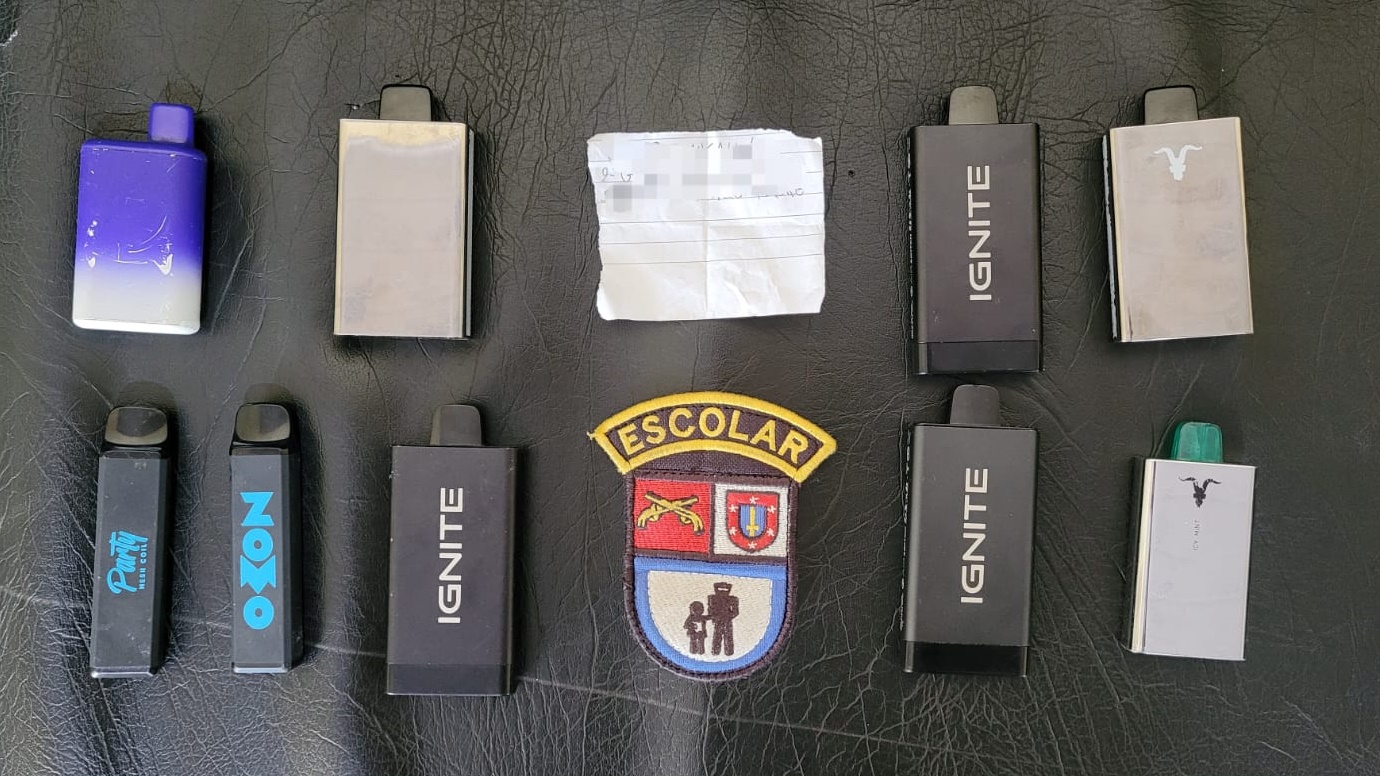 Alunos são flagrados com vapers em escola de Enéas Marques