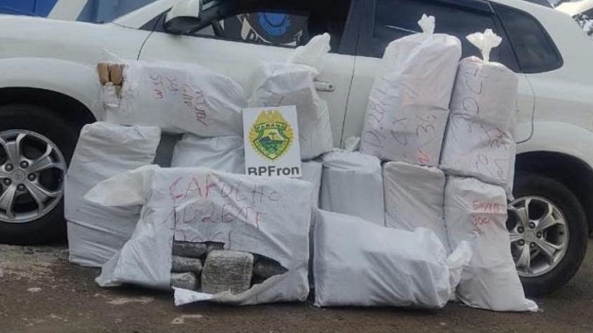 Polícia apreende mais de 300 kg de maconha e prende motorista