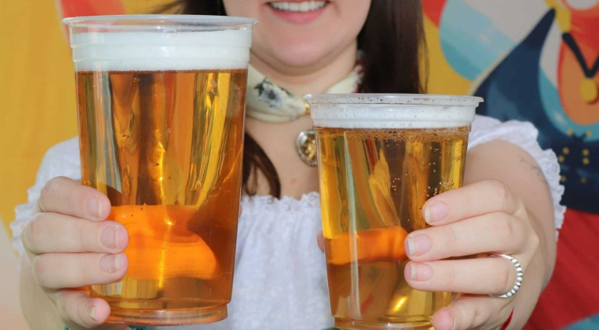 Oktoberfest 2025 terá copos de 700 ml para chope