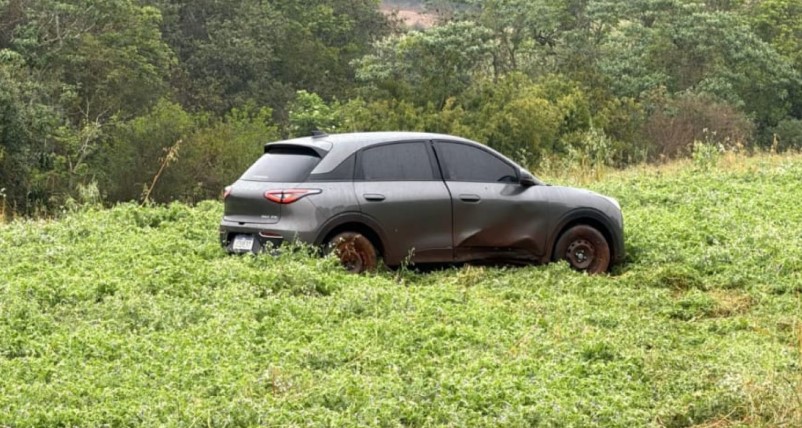 Automóvel sai da pista na BR-280 entre Marmeleiro e Flor da Serra do Sul
