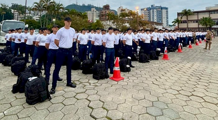 Polícia Militar de Santa Catarina recebe 347 novos alunos-soldados