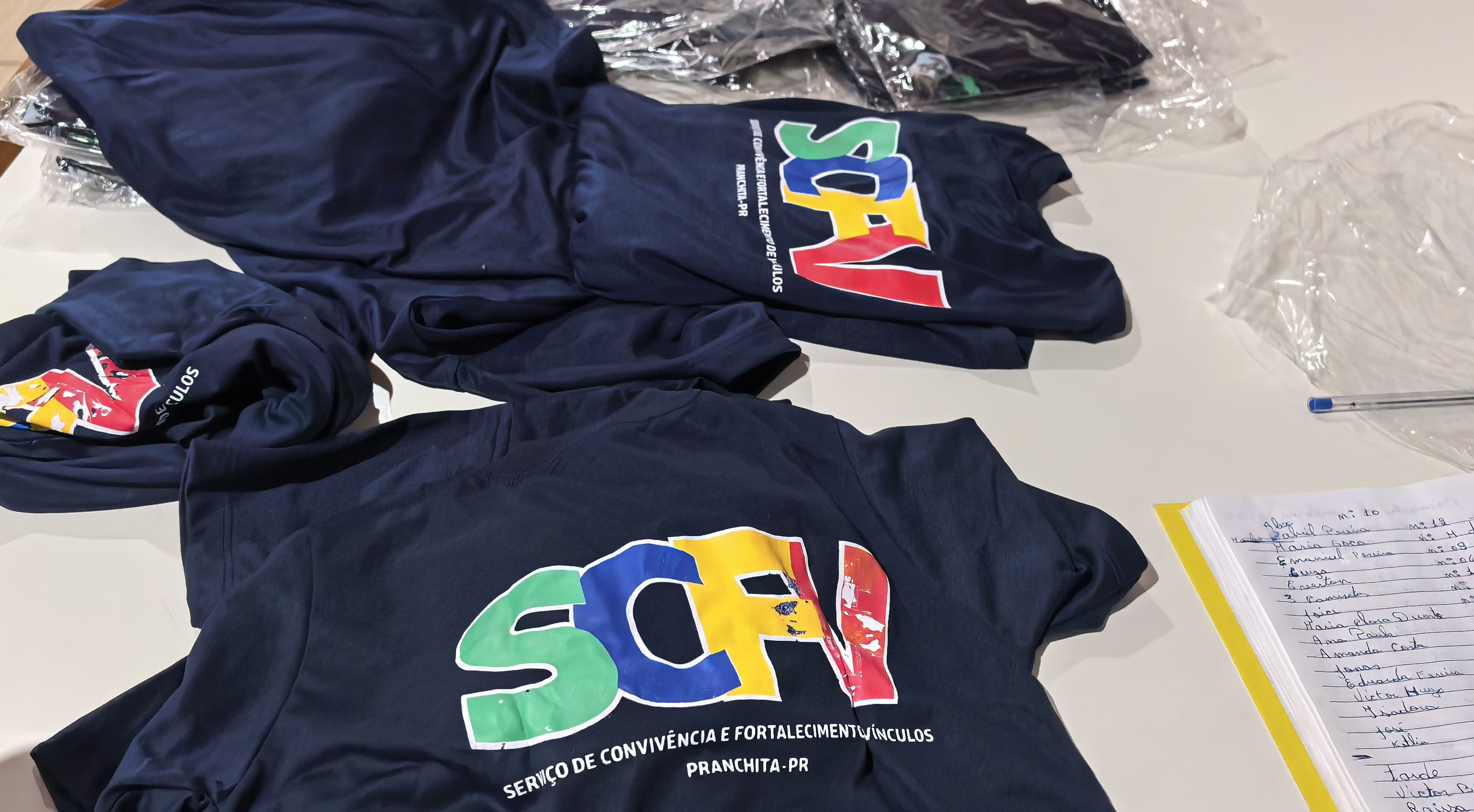 Assistência Social realiza entrega de uniformes para crianças e adolescentes