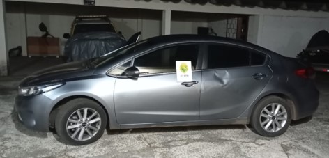 PM recupera carro furtado e prende jovem que levaria maconha para SC