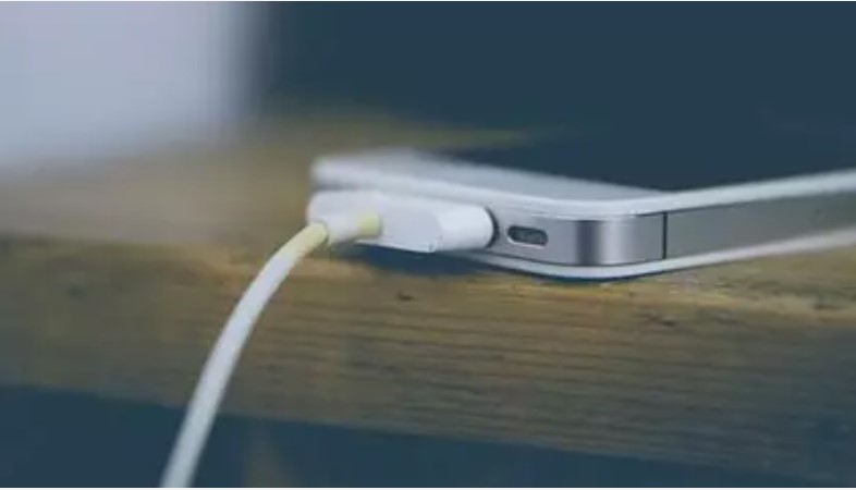 Cuidados essenciais que você precisa ter com o seu carregador de celular