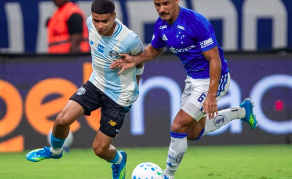 Grêmio é derrotado pelo Cruzeiro e fica mais perto do Z-4 do Brasileirão