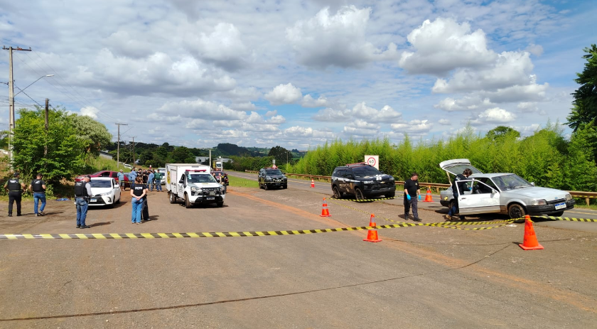 Corpo com sinais de mutilação é encontrado em porta-malas de carro durante ação policial