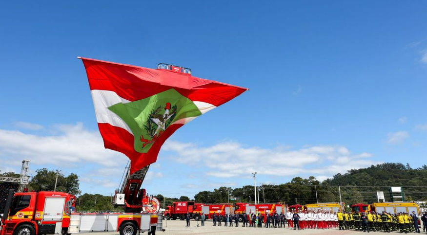 Bombeiros de Santa Catarina completam 100 anos com investimentos e expansão da estrutura