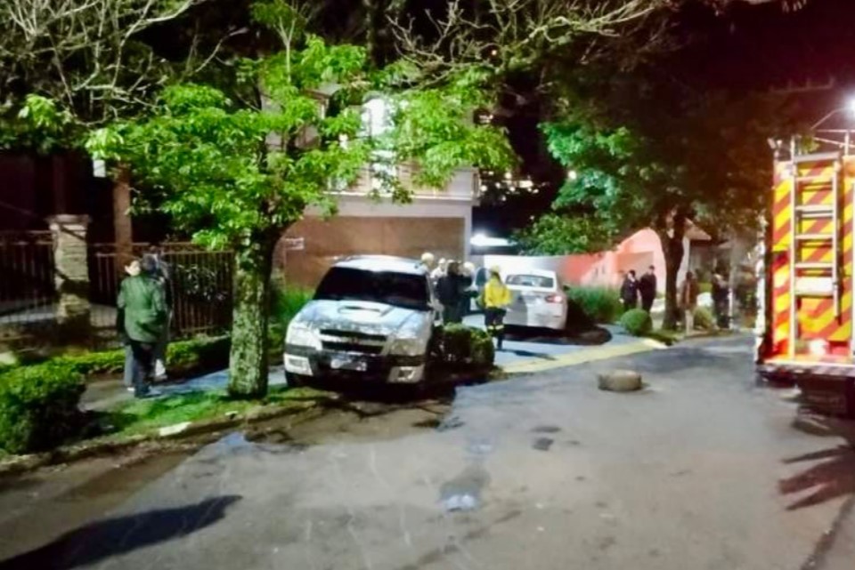 Pedestre é atropelado na faixa e fica ferido no Centro