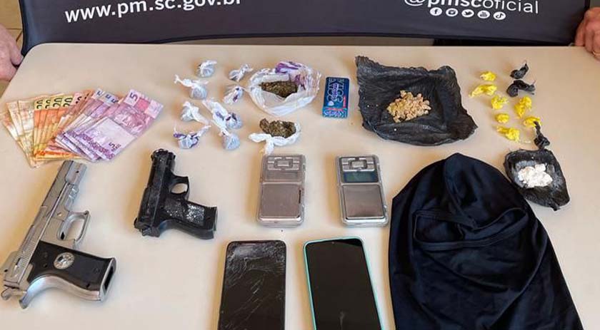 Com várias passagens pela polícia, dois são presos e outro apreendido em Chapecó
