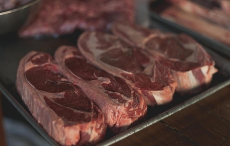 Funcionário é preso após sequência de furtos de picanha em açougue