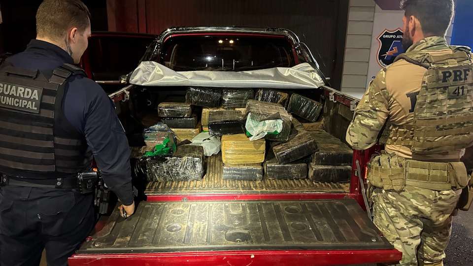 Caminhonete com meia tonelada de maconha é apreendida no oeste do Paraná