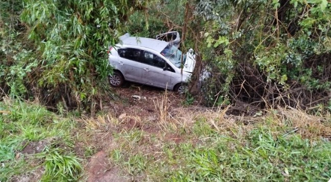 Acidente entre carro e caminhão na PR-158 deixa três pessoas feridas