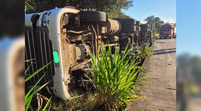 Acidente de trânsito deixa motorista ferido