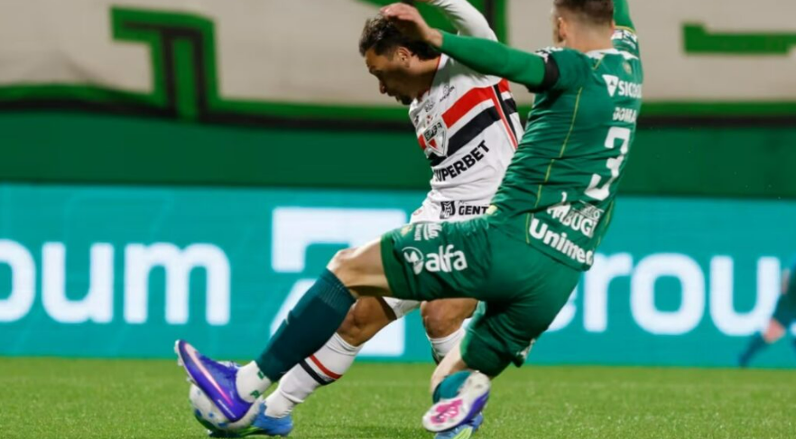 Chapecoense vence São Paulo por 1 a 0 na Arena Condá