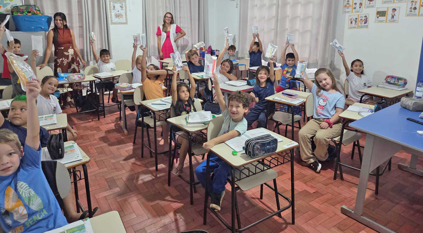 Ação de saúde bucal orienta alunos na Escola Luiz Savoldi