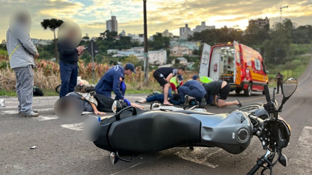 Colisão entre motos deixa duas pessoas feridas em São Miguel do Oeste