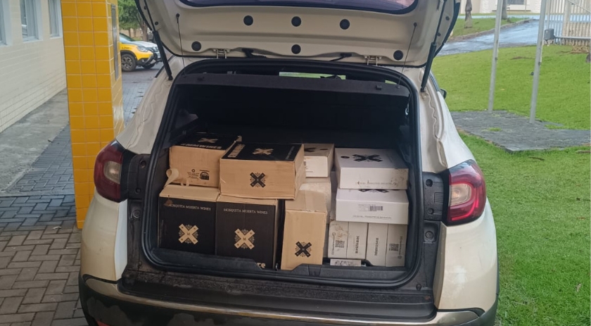 Homem é flagrado com 164 garrafas de vinho trazidas ilegalmente da Argentina