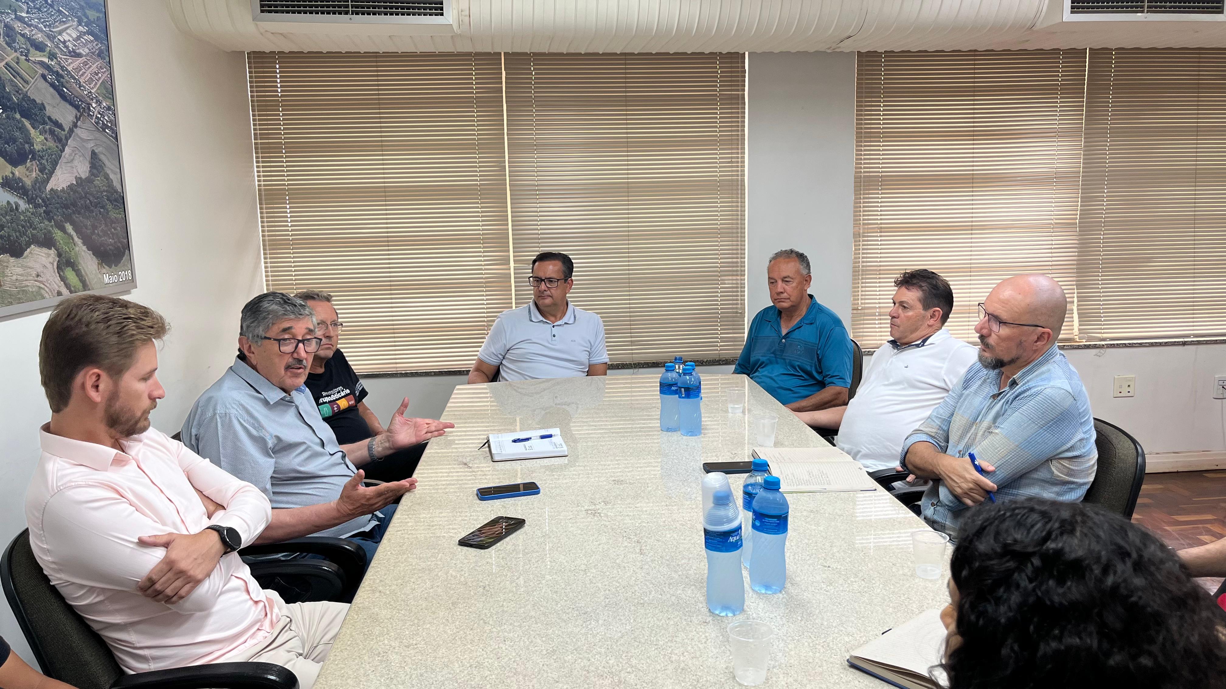 Membros do La Frontera e autoridades, discutem melhorias no controle aduaneiro entre Brasil e Argentina