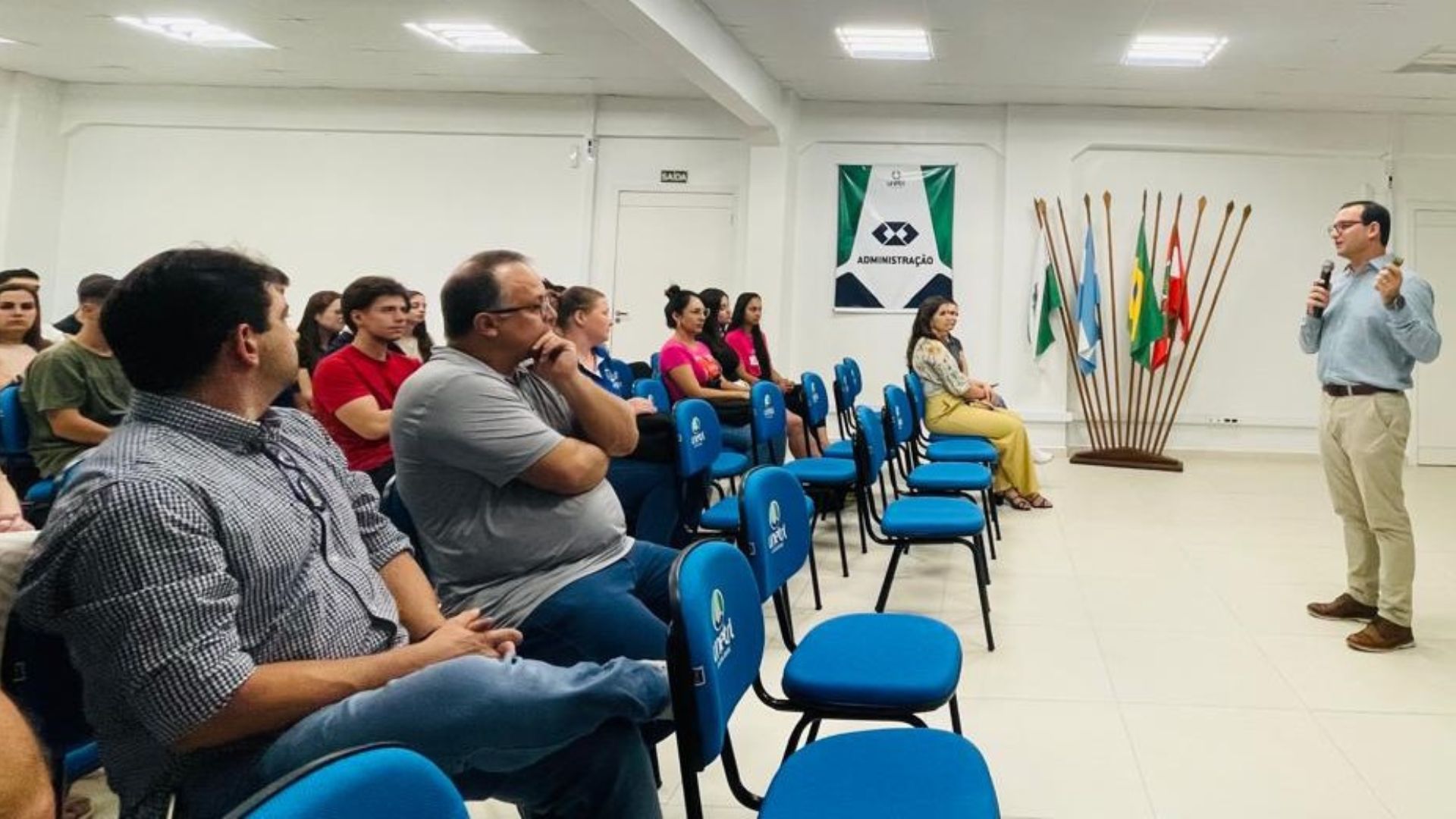Parceria entre Unetri e Sicredi promove palestra para acadêmicos de Ciências Contábeis