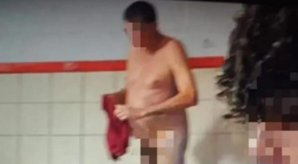 Professor é afastado após se despir na frente dos alunos em sala de aula