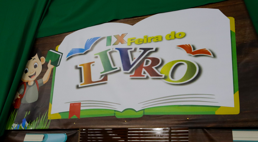 Grande público prestigia apresentações culturais na IX Feira do Livro