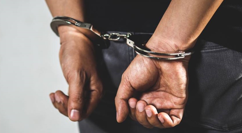 Homem é detido por violência doméstica, resistência e recusa de dados de identidade