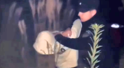 Adolescentes roubam moto e fogem por estrada de mata