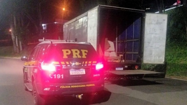 Polícia Rodoviária apreende mais de 3 mil garrafas de vinho importado irregularmente