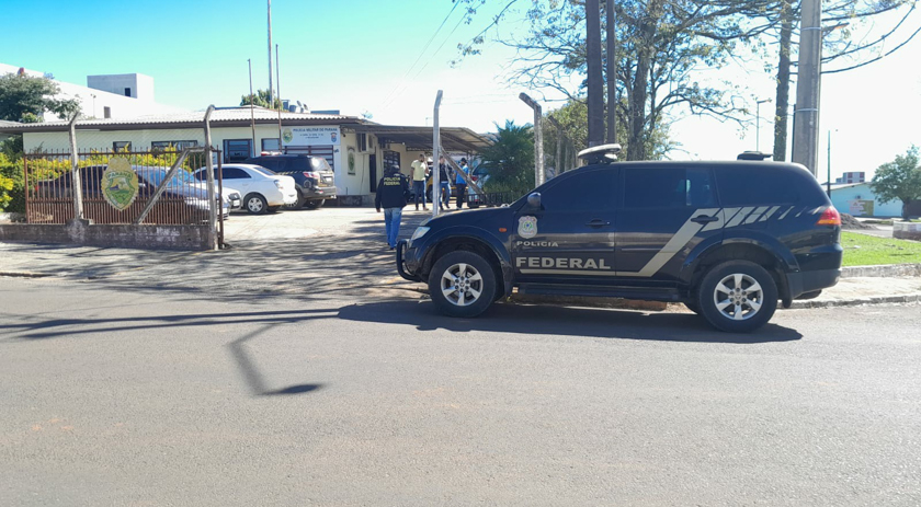 Homem é detido com machado perto de escola